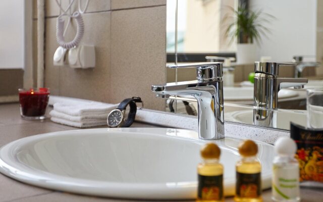 Molotoff Capsule Hotel