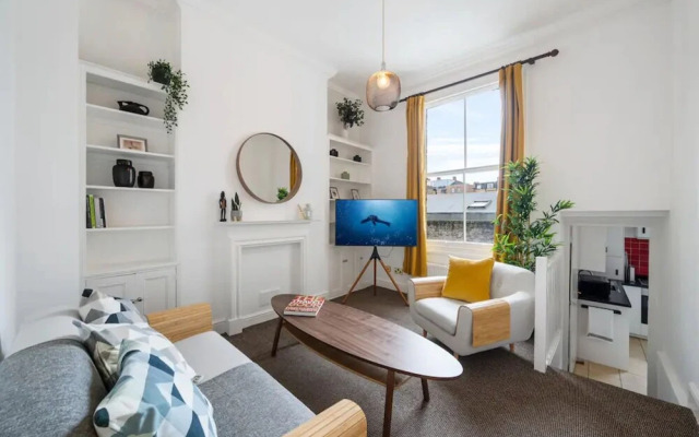 Stylish and Cosy 2BD Flat in Notting Hill