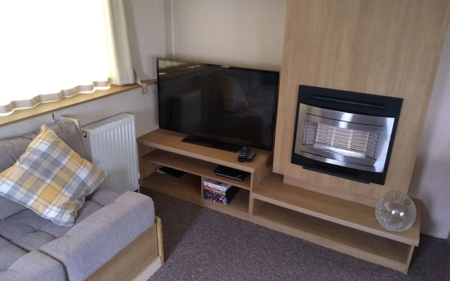2 Bedroom 6 Berth Caravan With Decking