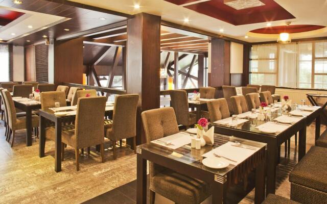 Renest River Country Resort Manali