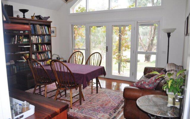 Captain's Cottage Bed & Breakfast