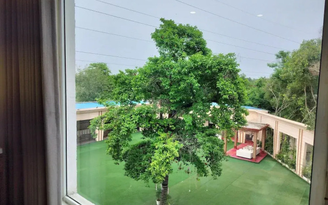 Hotel Luxe Opera NH8 - 7km from IGI Delhi Airport