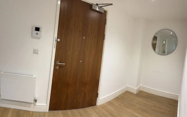 Stunning 2 Bed Apartment With Parking