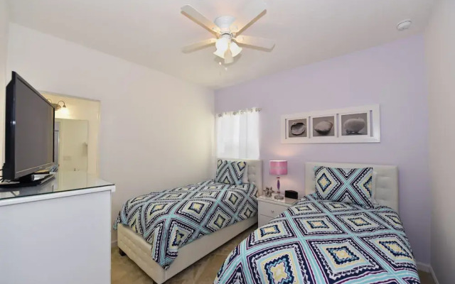 4557 Cabello Loop 6 Bedrooms, +3 Bathrooms