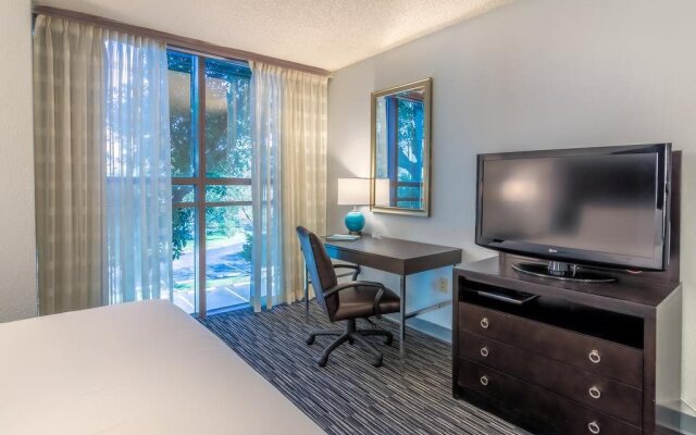 Sawgrass Grand Hotel and Suites Sports Complex