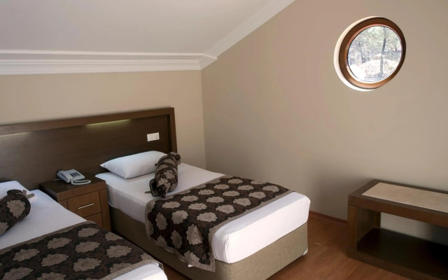 Hotel Pine Valley