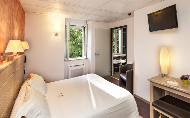 Logis Hôtel Restaurant Les 2 Rives - A75, en bordure de rivière