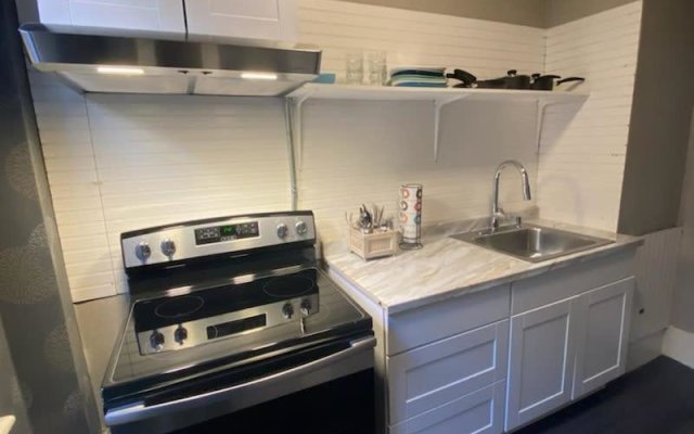 5-33 Modern Private Studio Awaits YOU!