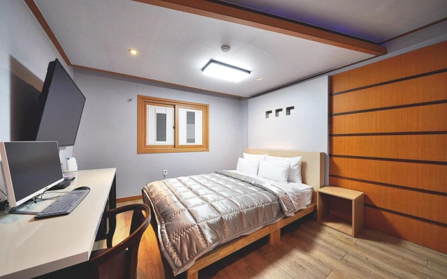 Tongyeong Omad Hotel