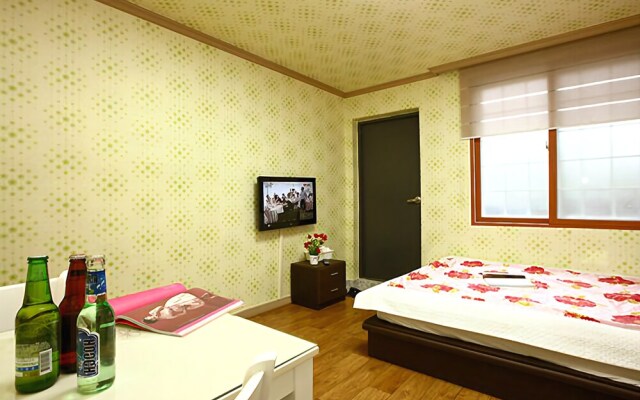 Pocheon Sanjeong Lake Travel Sketch Pension