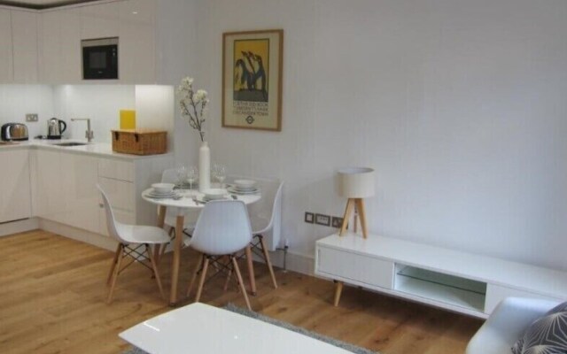 Still Life Warren Street Deluxe