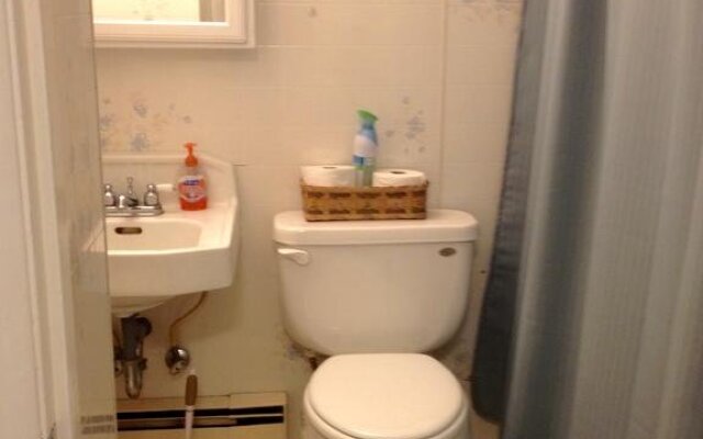 Downtown Log Cabin Hideaway Bed & Breakfast Inn Fairbanks | B&Bs