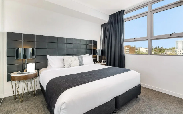 1 Bedroom Modern Apartment in Chatswood