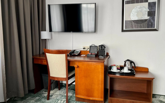 City Hotel
