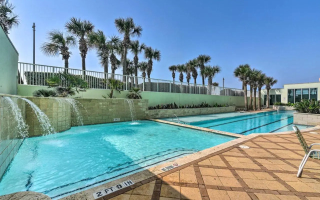 Pool Access, Walk to Beach: Galveston Condo!