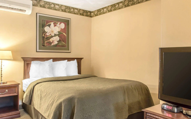 Quality Inn Breeze Manor