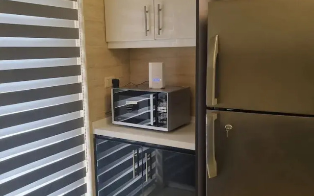 Charming Amman Apartment With Central Air-con & Street Parking