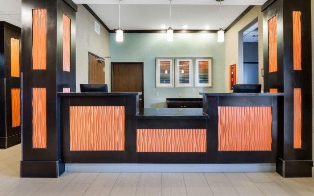 Comfort Suites