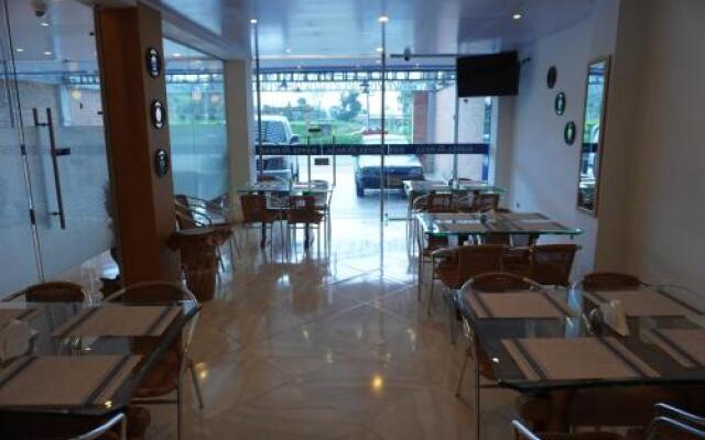 Hotel 80 Real