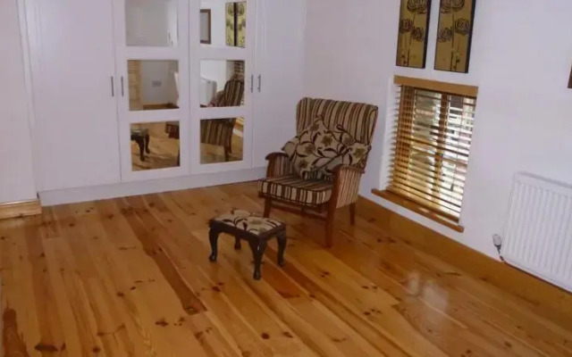 Belan Lodge - Courtyard Accommodation,"The Ernest Henry"