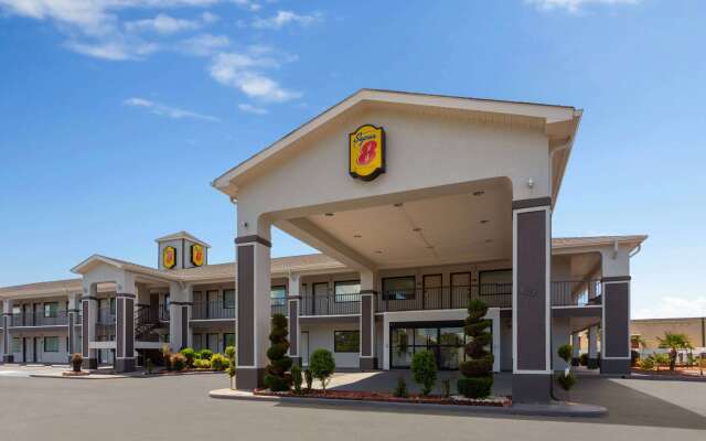 Super 8 by Wyndham Prattville Montgomery