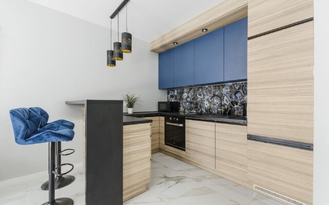 Lumina apartment on Drewnowska