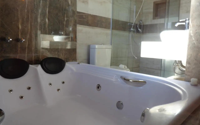 Monte Verde Inn Suítes com Hidromassagem dupla