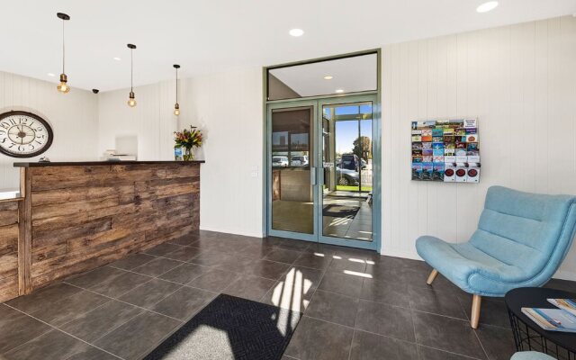 Moonlight Bay Apartments