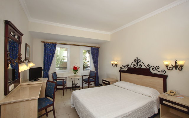 Cactus Mirage Family Club