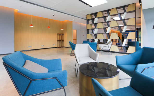 Holiday Inn Express Shanghai Pudong Airport - Image 2