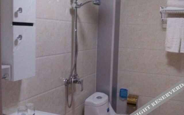 Aksujia Yiyi Express Business Hotel