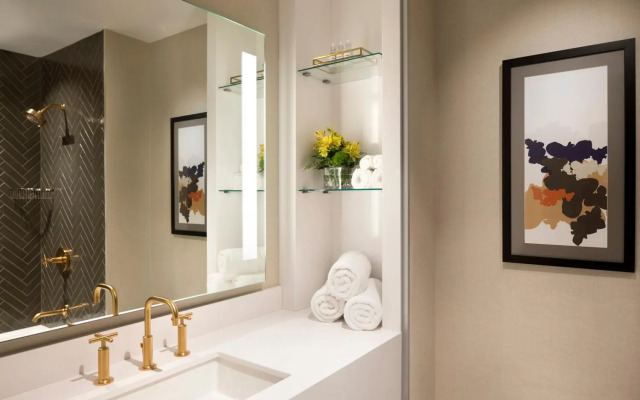 The MC, Autograph Collection