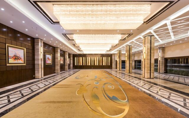 Hotel Saffron Crest