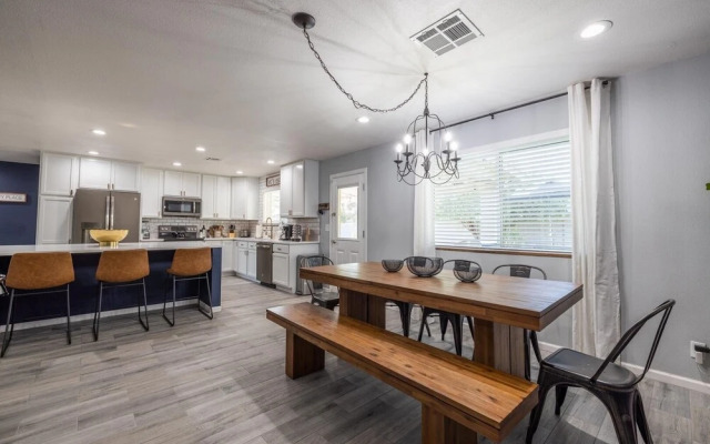 Chandler Galveston 4 Bedroom Home by RedAwning