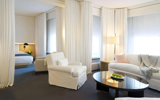 The Chicago Hotel Collection Ambassador Gold Coast