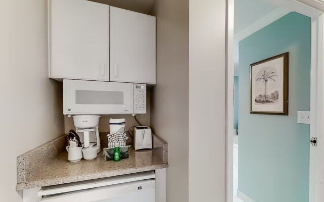 Tops'l 1008a Chalet by RedAwning