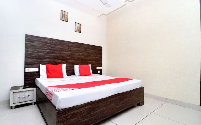 Oyo 37860 Hotel Batra