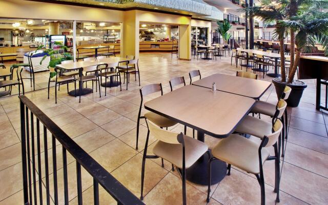 Holiday Inn Des Moines-Airport/Conf Center by IHG