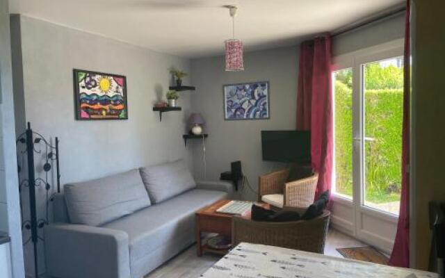 appartement proche mer avec jardin ensoleillé