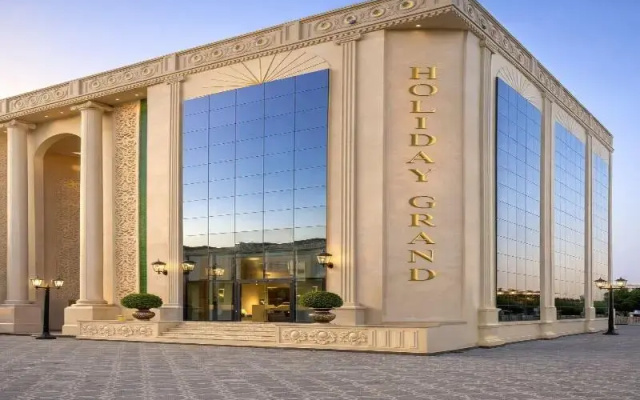 Hotel Holiday Grand Near Expo Mart