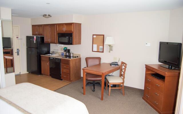 Candlewood Suites VICTORIA, an IHG Hotel