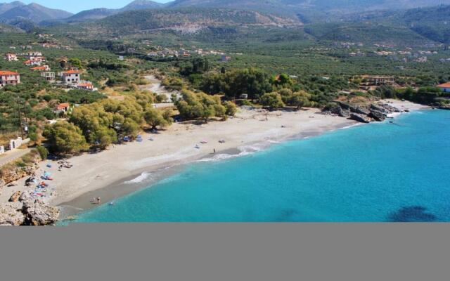Mani Summer Escape - Spacious Home, Fully equipped