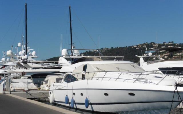 App.T2 De Standing Proche De La Mer