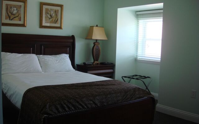 The City Hotel Bar & Grill