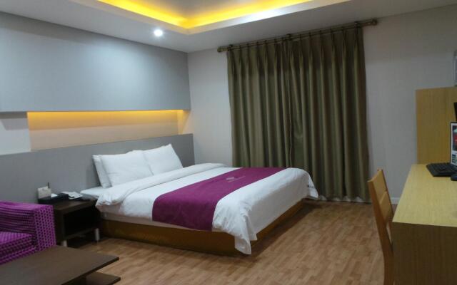 Amour Hotel