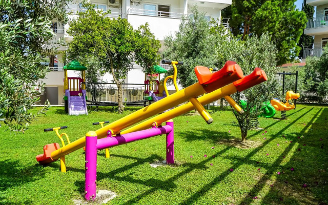 Catty Cats Garden Hotel