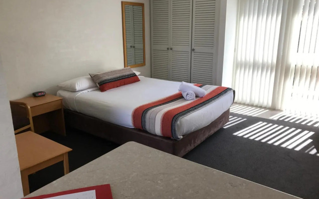 Bathurst Studio Apartments