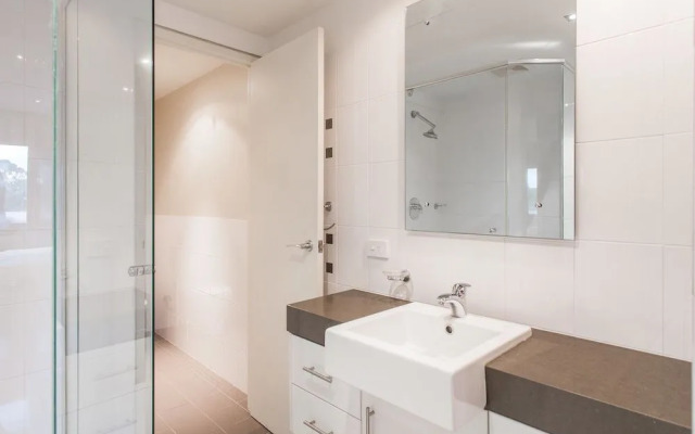 Spinnakers Apartments