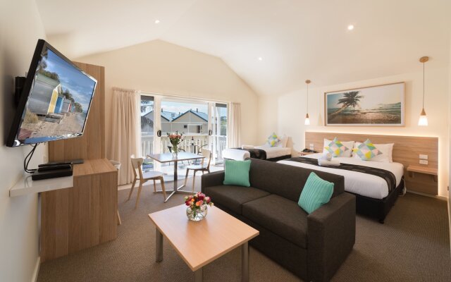 Boathouse Resort Studios & Suites