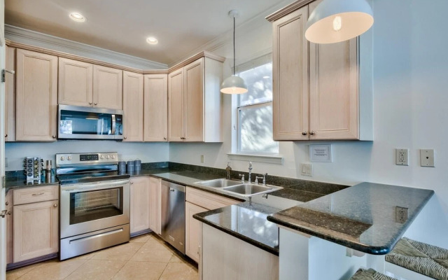 Kono - Coral in Destin